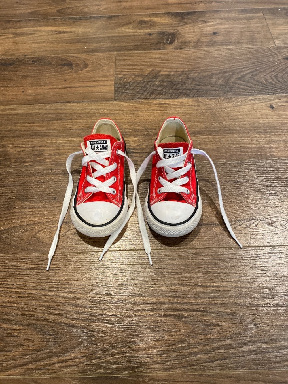 Red converse toddler size 8 *WORN ONCE*